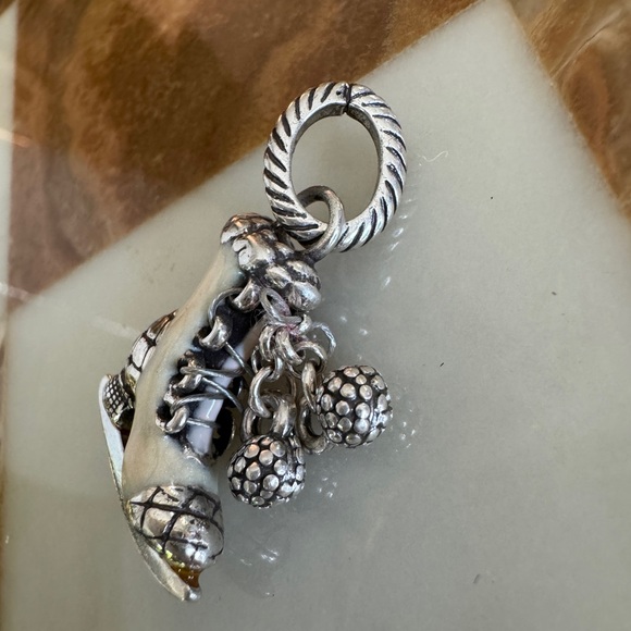 Brighton ice-skate charm - Picture 2 of 4